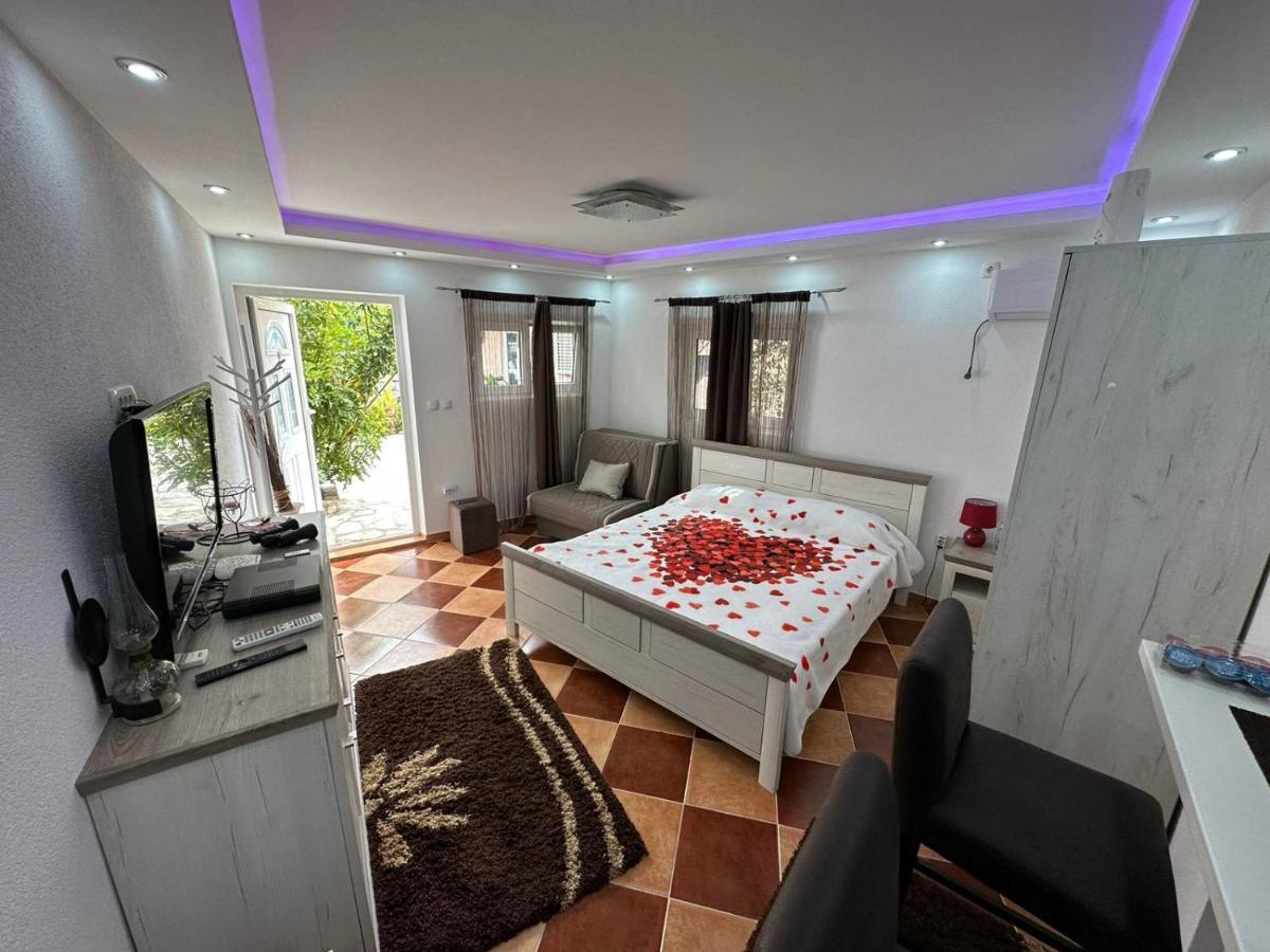 Sunshine Apartment With Private Pool And Parking Kotor Ngoại thất bức ảnh