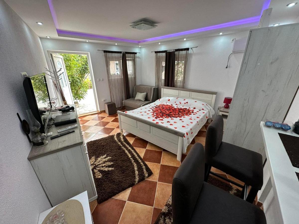 Sunshine Apartment With Private Pool And Parking Kotor Ngoại thất bức ảnh